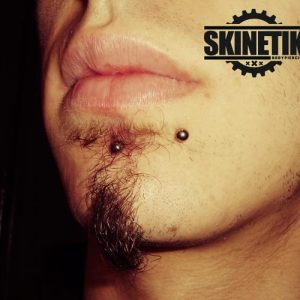 piercing_skinetik_labret_excentre_06